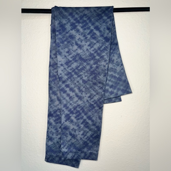 076. SPANX Blue Tie Dye Leggings - Size Large - Picture 2 of 4